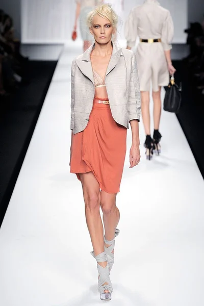 Look 4